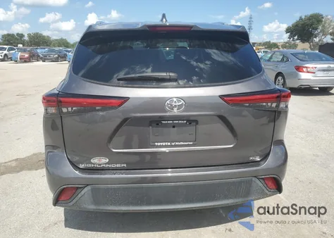 2021 Toyota Highlander Xle z USA, uszkodzony, nr VIN 5TDGZRAH3MS087456